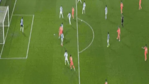 激情碰撞！中超球队申花对阵日职强队神户胜利船，鲍亚雄率队出征，外援双星熠熠生辉，米内罗球场激情之战一触即发！